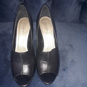 TAHARI BLACK PEEP TOE PUMPS.SIZE 8.